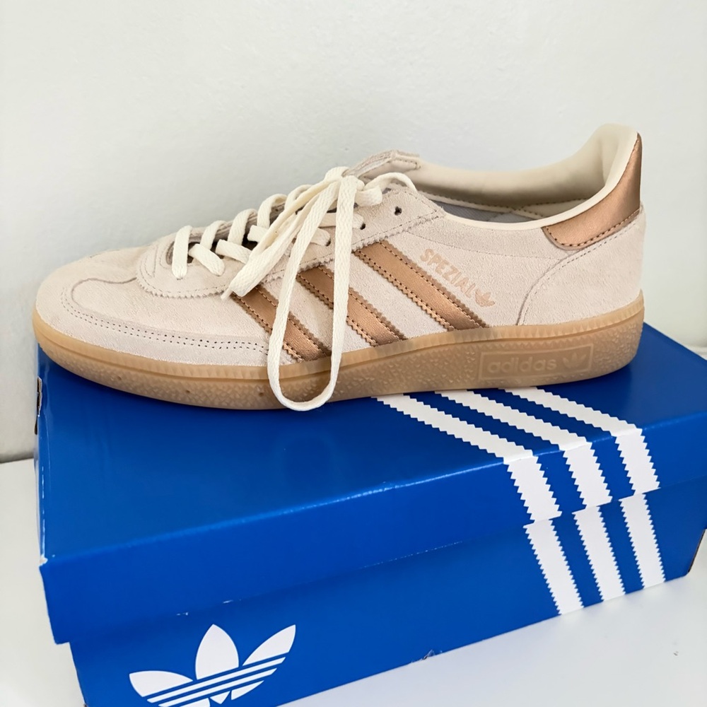 Adidas Spezial Women's (Runs large, size down) - Picture 4 of 11